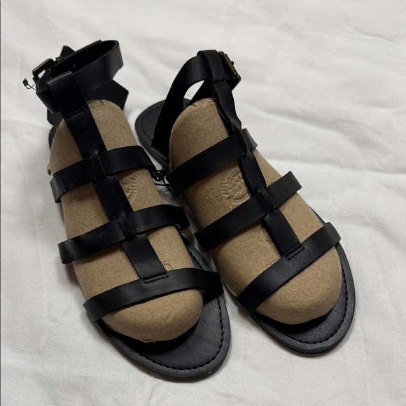 Forever 21 Shoes - Forever 21 Elegant Black Strappy Sandals size 9 women sit high on ankle